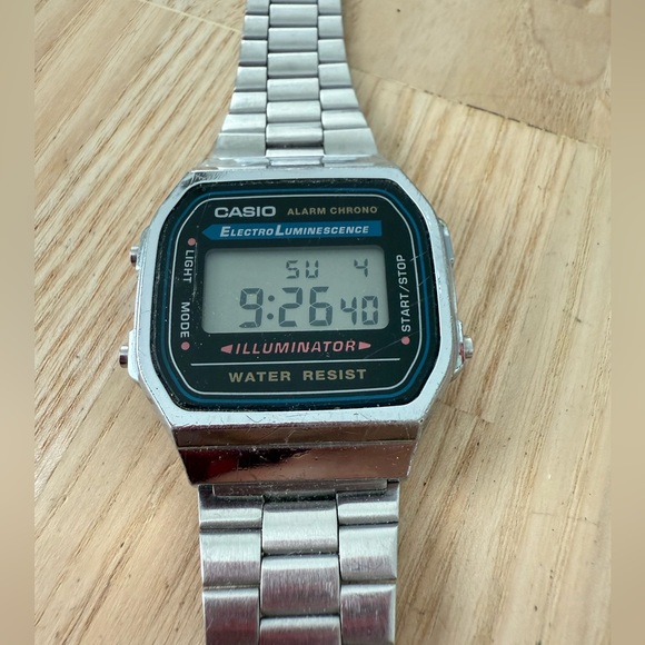 Casio A168 Digital Electro Illuminator Luminescence Alarm Watch NEW BATTERY - Picture 1 of 10